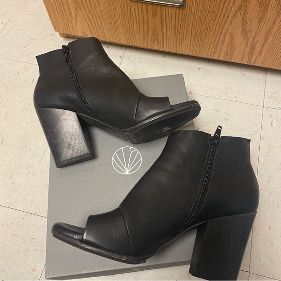 NWT Coclico Leather Open Toe Heel Boots - Picture 9 of 12